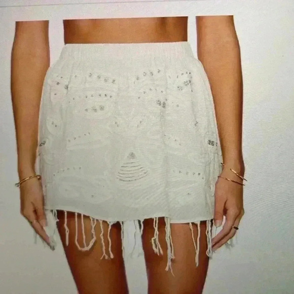 Raga Womens White Mini Nomad embosed appliqué miniskirt small NEW - Picture 2 of 13